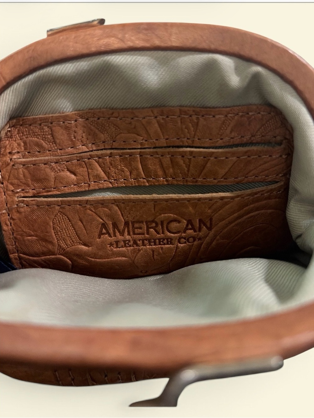 Vintage-Inspired Tan Leather Kiss-Lock Wristlet Clutch - Picture 2 of 4